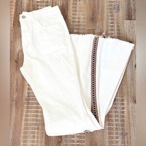 SAINTS & HEARTS Bell Bottom Quenlin Side Split jeans